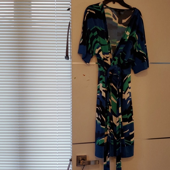 short sleeved bcbg dress with belt - Picture 1 of 3